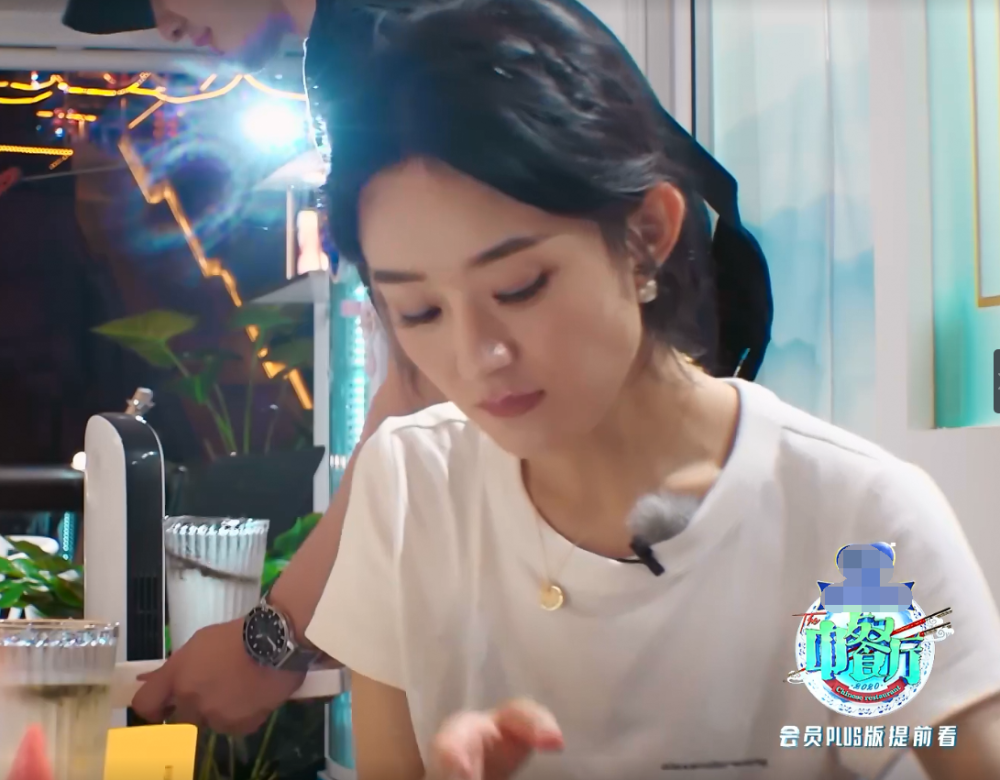 赵丽颖|赵丽颖吃完西瓜后，看看她把西瓜皮扔哪，太暴露素质