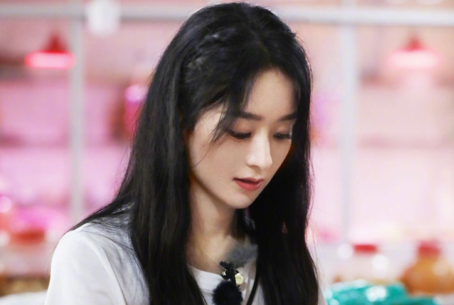 赵丽颖|赵丽颖撞衫古力娜扎，两人气质不同，一个成熟知性，一个甜美可爱