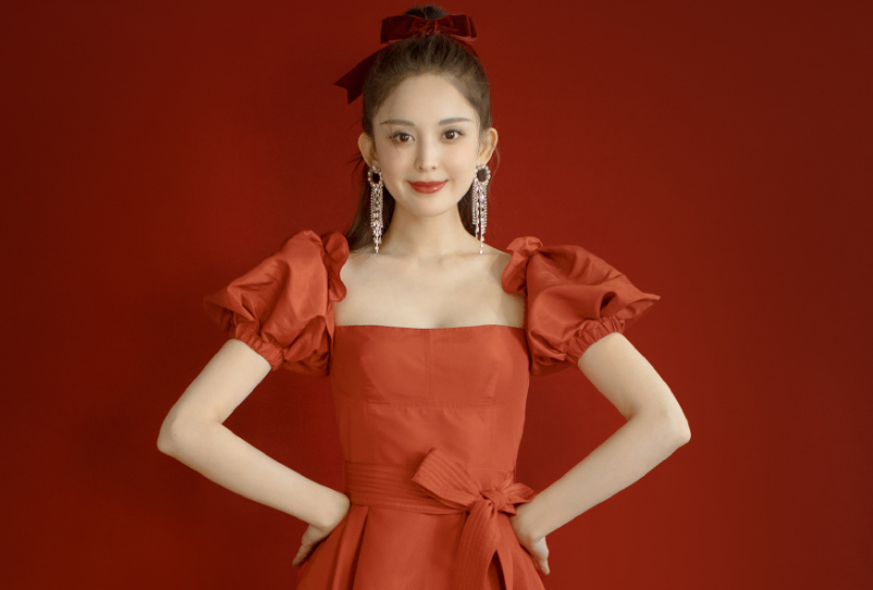 赵丽颖|赵丽颖撞衫古力娜扎，两人气质不同，一个成熟知性，一个甜美可爱