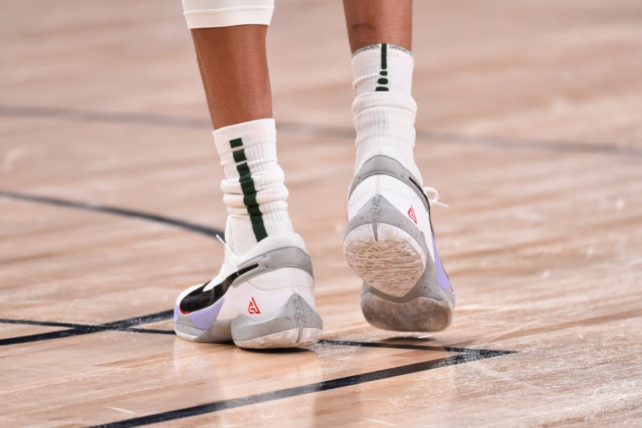 字母哥上脚最新签名鞋塔克塔图姆上脚同款aj34