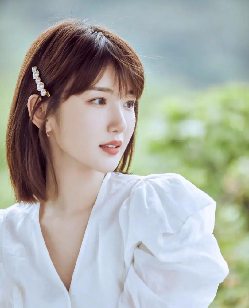 三十而已|出生被扔垃圾桶、被父亲勒索5000万，《三十而已》毛晓彤破茧成蝶