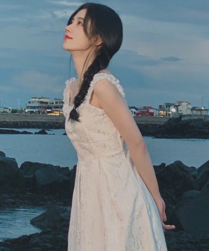 鞠婧祎|鞠婧祎唯美照公开，形象不输年轻刘亦菲，不愧是90后“天仙”