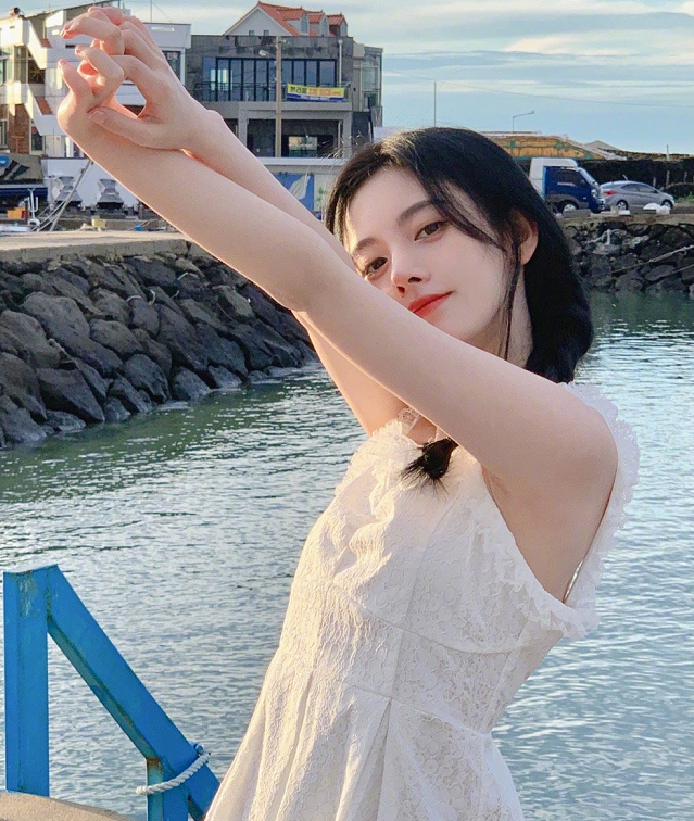 鞠婧祎|鞠婧祎唯美照公开，形象不输年轻刘亦菲，不愧是90后“天仙”