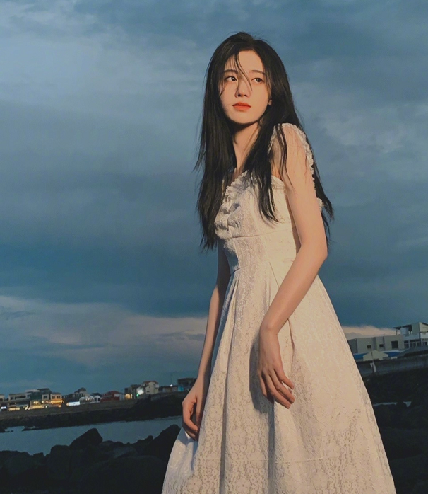 鞠婧祎|鞠婧祎唯美照公开，形象不输年轻刘亦菲，不愧是90后“天仙”