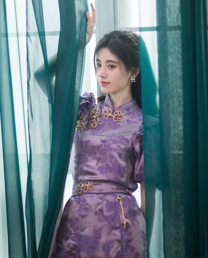 鞠婧祎|鞠婧祎唯美照公开，形象不输年轻刘亦菲，不愧是90后“天仙”