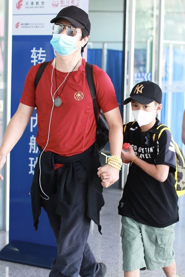 郑钧和儿子郑熙岳