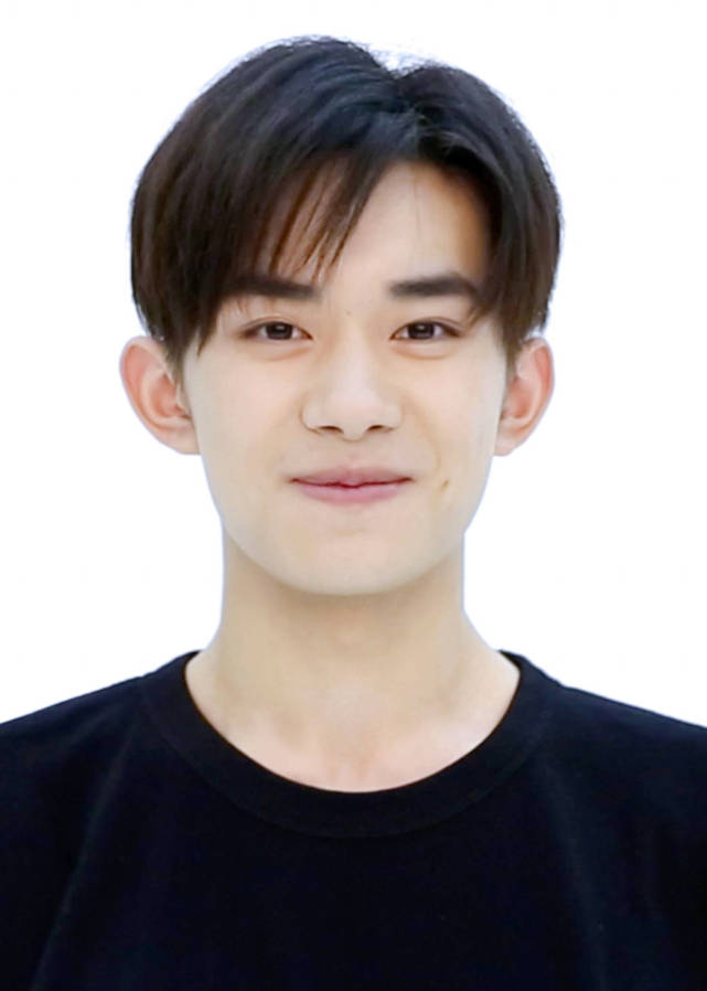 易烊千玺帅气证件照系列