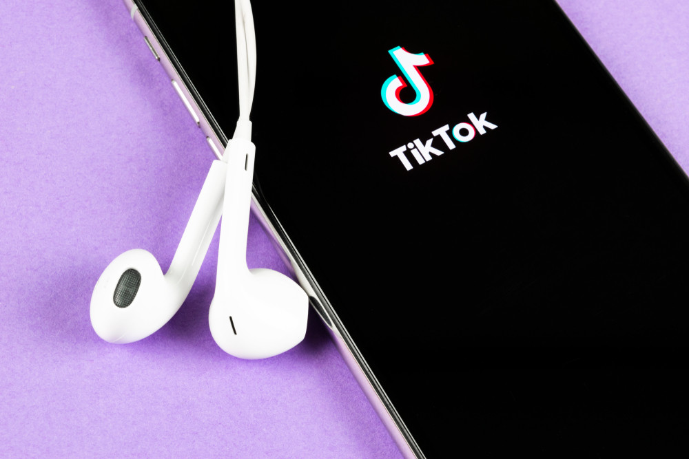 tiktok|特朗普悬了？封禁TikTok惹怒了美国年轻选民：11月大选看投票！