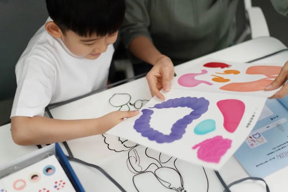 孩子|拍X光片、手术缝合、自制血液循环……娃竟然玩了俩小时没理我！