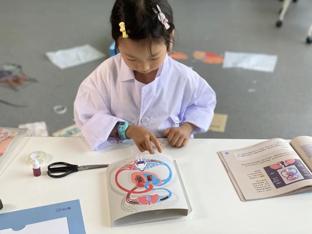 孩子|拍X光片、手术缝合、自制血液循环……娃竟然玩了俩小时没理我！