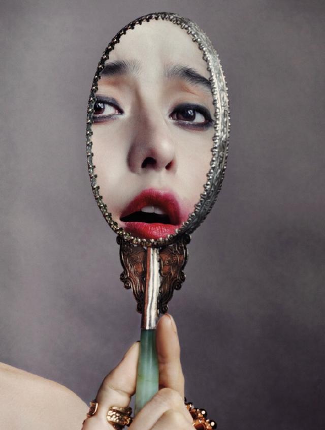 范冰冰|范冰冰再登时尚杂志，只在镜中露脸太别致，路人口碑仍难逆转？