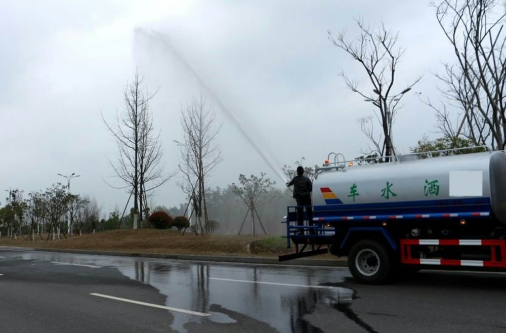 灑水車除了街道灑水還有什麼用途?