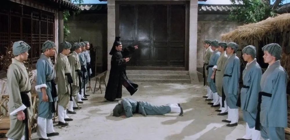 唐伯虎点秋香|《唐伯虎点秋香》：为什么武状元要9527，把烤鸡左腿统统留给他？