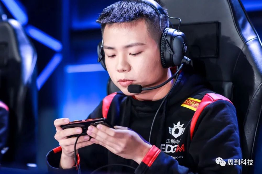 王者荣耀职业选手浪浪配合团队克服伤痛我会坚持下去