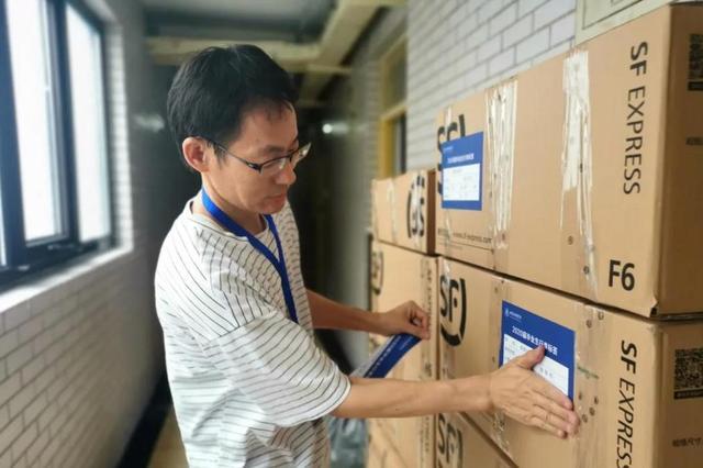 北京|北京高校教师“变身”打包员、搬运工，只为这件“小事”，学生刷爆朋友圈！