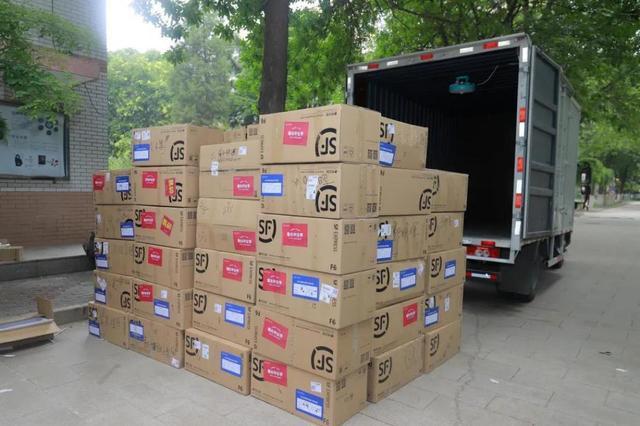 北京|北京高校教师“变身”打包员、搬运工，只为这件“小事”，学生刷爆朋友圈！