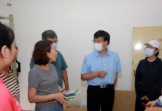 北京|北京高校教师“变身”打包员、搬运工，只为这件“小事”，学生刷爆朋友圈！