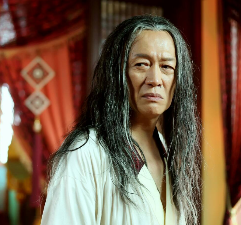 69岁老戏骨金士杰不容易,为养家疯狂接戏,60岁喜得一对龙凤胎