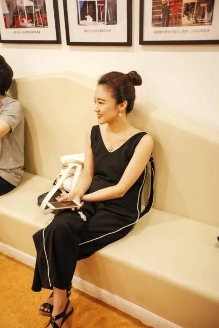 玖月奇迹"王小玮"亮相,穿白t恤配牛仔裤真清秀,好气质疯狂点赞