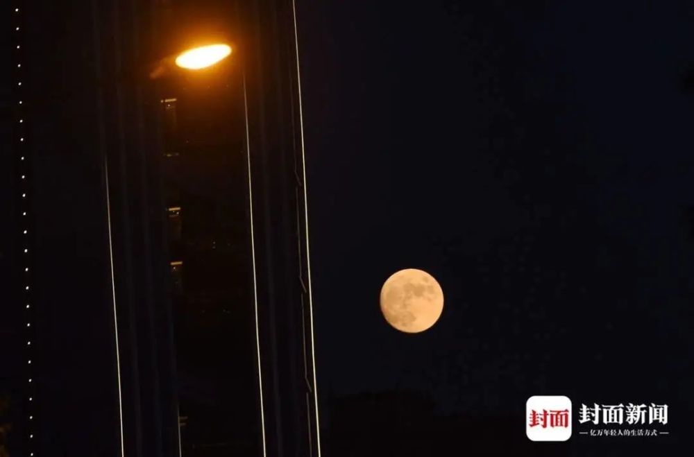 英仙座流星雨|昨晚上超级大月亮错过了？100年仅有6次的奇观，今晚上演！
