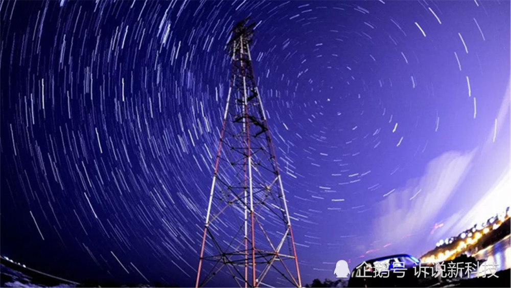 ufo|美国上空出现异象，不明飞行物快速划过夜空，还发着亮光！
