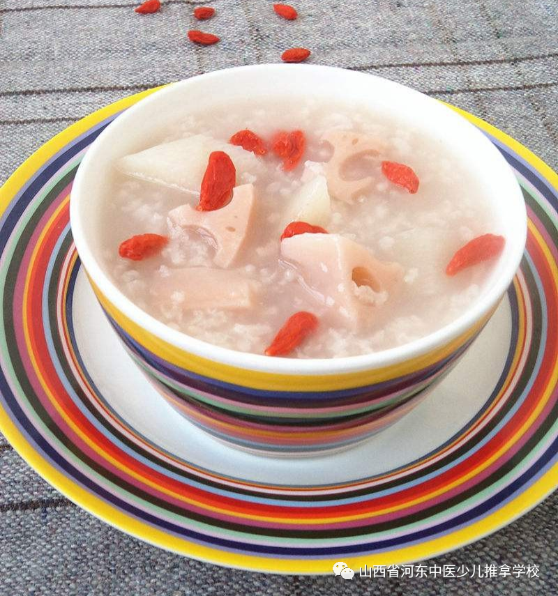 a将红豆,大黄,柏叶,五倍子分等份,共研成细末,用蛋清调成糊状