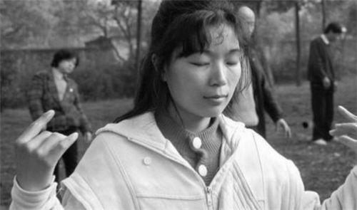 90年代的气功女神张香玉半个月净赚40万元在30年前啥概念