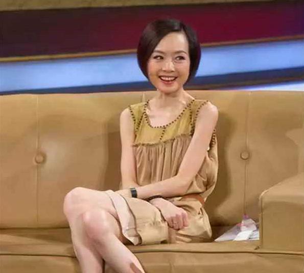 90后女星瘦成皮包骨近照曝光被指胳膊像细棍网友吐槽太吓人