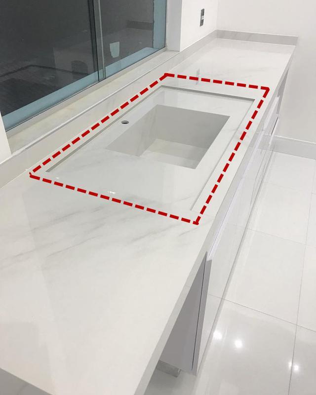 用一下水槽漏一地水,干脆台面下沉2公分,四周挡水地面干净清爽