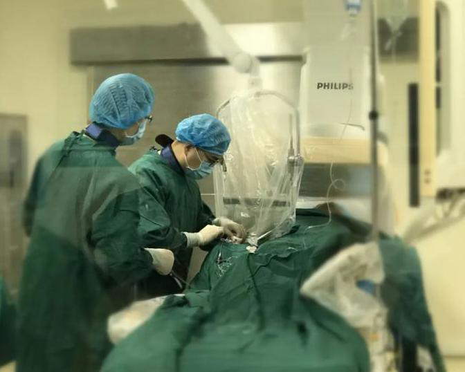 东南医院|上新台阶！重庆市东南医院首例心脏冠脉造影和心脏支架植入术成功开展