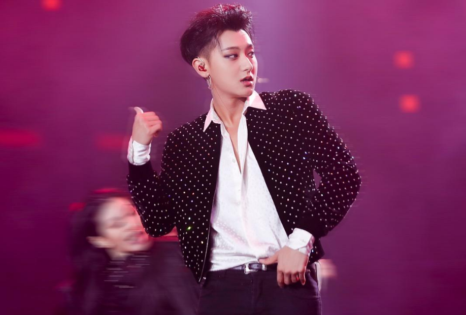 黄子韬|难怪说黄子韬像二哈，电梯口差点发飙，看清吵架对象后：粉丝笑喷