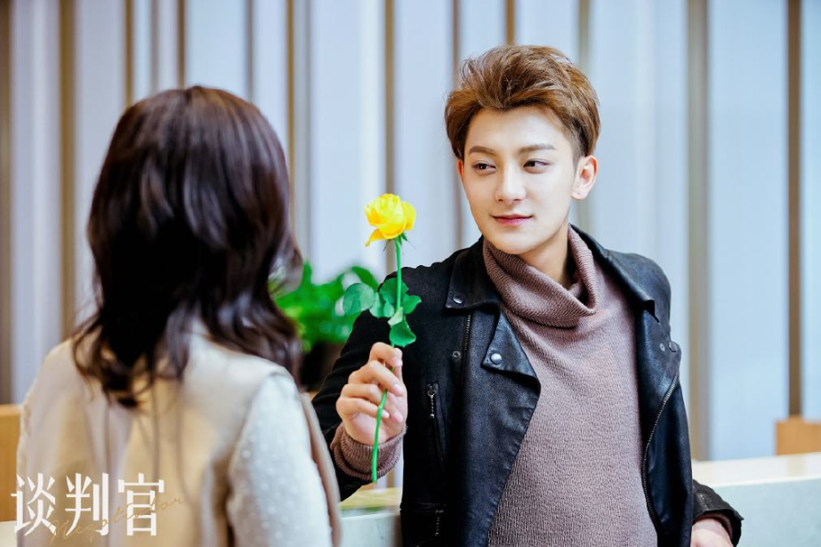 黄子韬|难怪说黄子韬像二哈，电梯口差点发飙，看清吵架对象后：粉丝笑喷