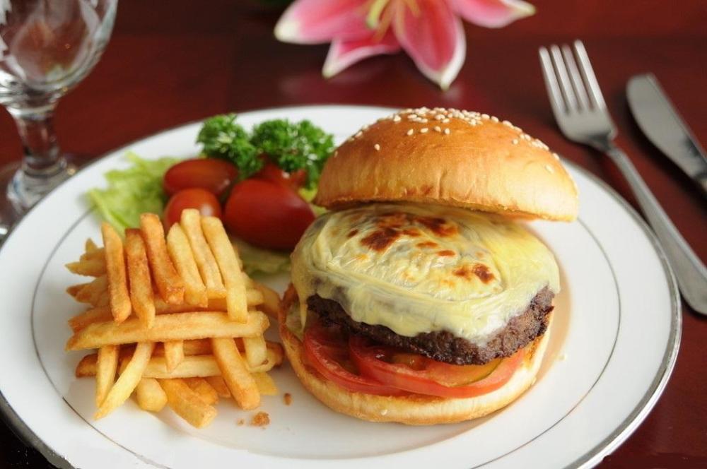 特朗普|美国疫情为啥失控？美媒答案令人意外：不怪特朗普，也不是缺物资