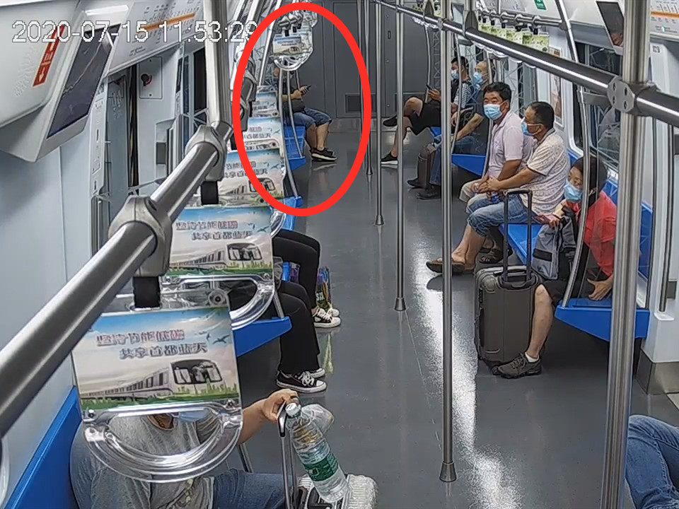 银行卡|真不见外！男子地铁上捡到钱就存进自己银行卡