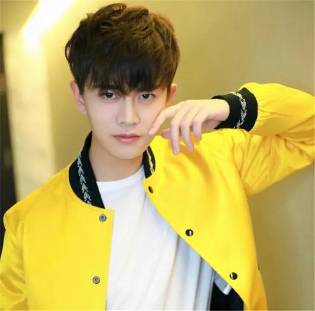 肖战|最受欢迎男演员大洗牌：肖战仅排第三，第一才是大佬