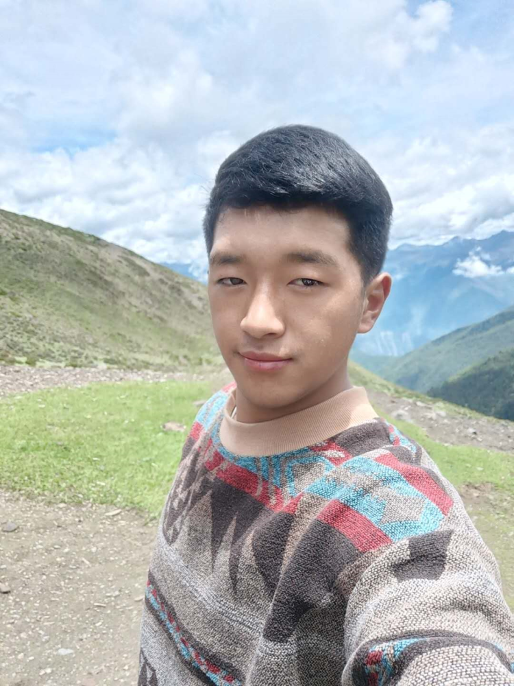 19岁九龙小伙可徒手放倒十几头牦牛,他的偶像是"兵王"降巴克珠