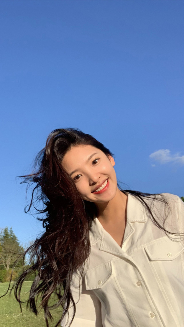 气质女神章若楠大波浪造型绝美笑起来的样子我感觉我恋爱了