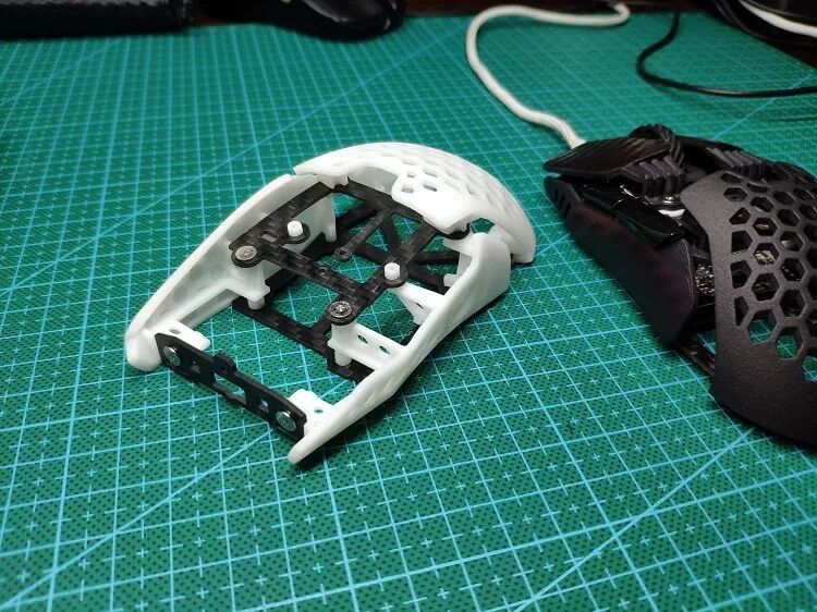 魔改仅重46克三重碳纤维骨架结合pmw3389引擎的赛博朋克fk2你见过吗