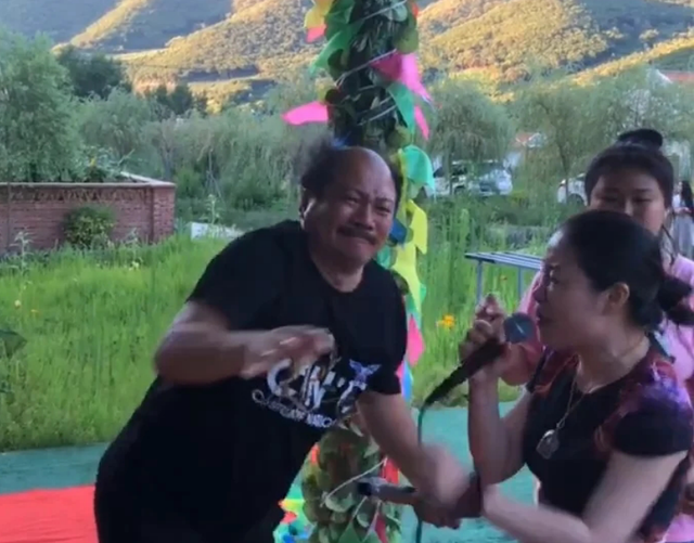 谢广坤|赵本山又一徒弟作风出问题？谢广坤对异性做出不雅行为引争议