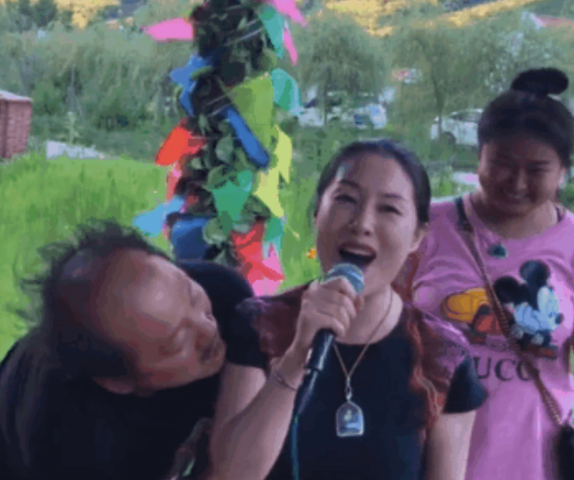 谢广坤|赵本山又一徒弟作风出问题？谢广坤对异性做出不雅行为引争议