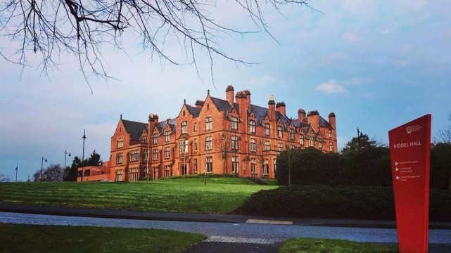 校园风采巡展英国女王大学