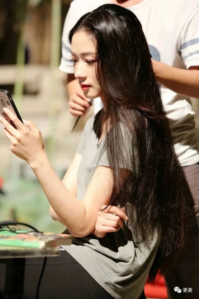 万茜|万茜，以一己之力拉垮浪姐收视的真皇族…