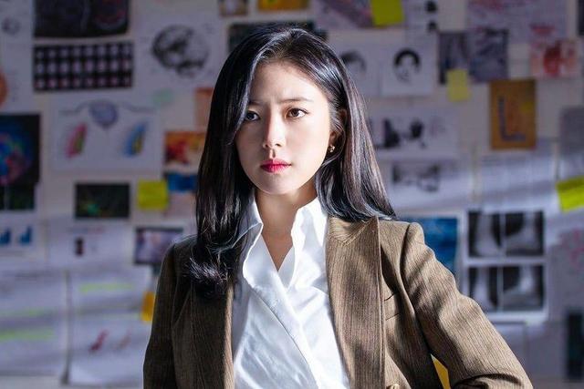 李世英在即将播出的剧中展示了新的短发发型令人惊艳