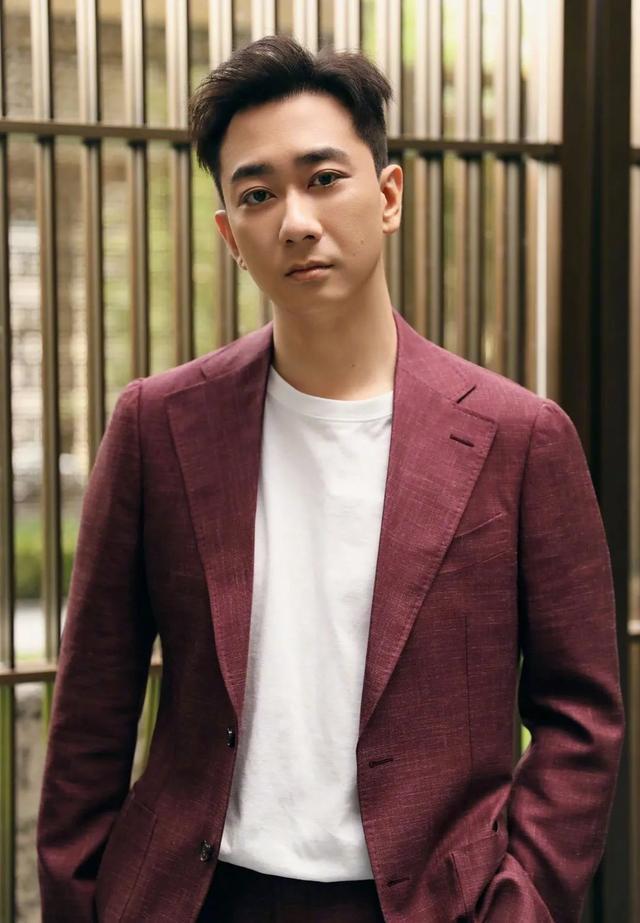 三十而已|《三十而已》男团中最奇特的存在，王自健演的小张主任火出圈了