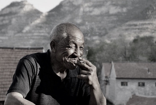 张仙人|民间故事：村长带人打井，找了多天没发现井眼，张仙人：我自己来