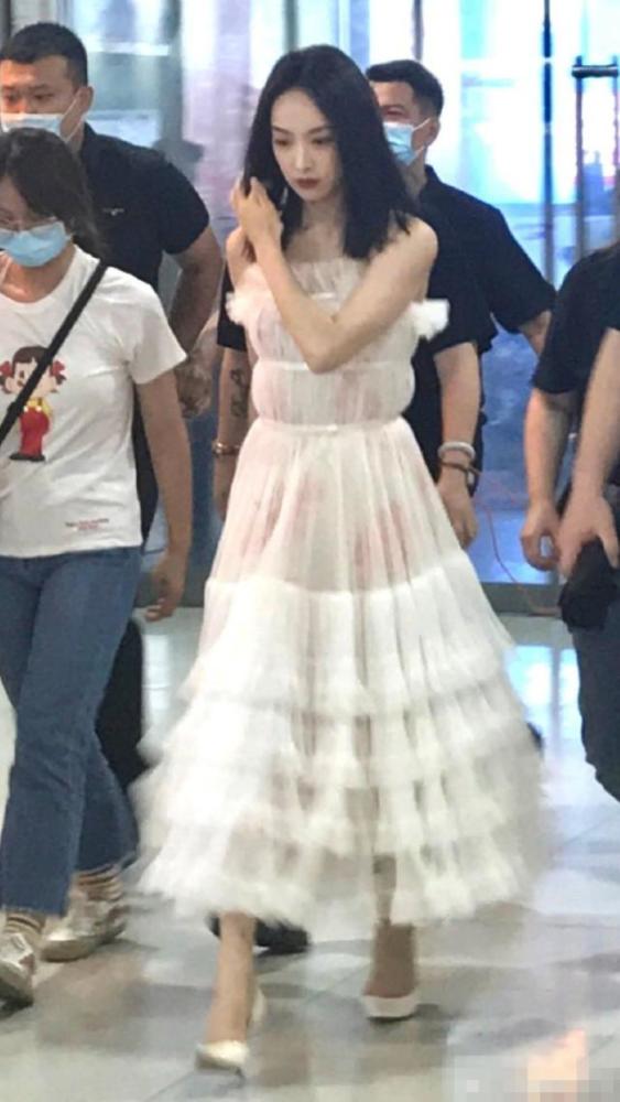 宋茜|活动造型，宋茜宝石裙变行走的花瓶，李冰冰好状态同框赵丽颖不输
