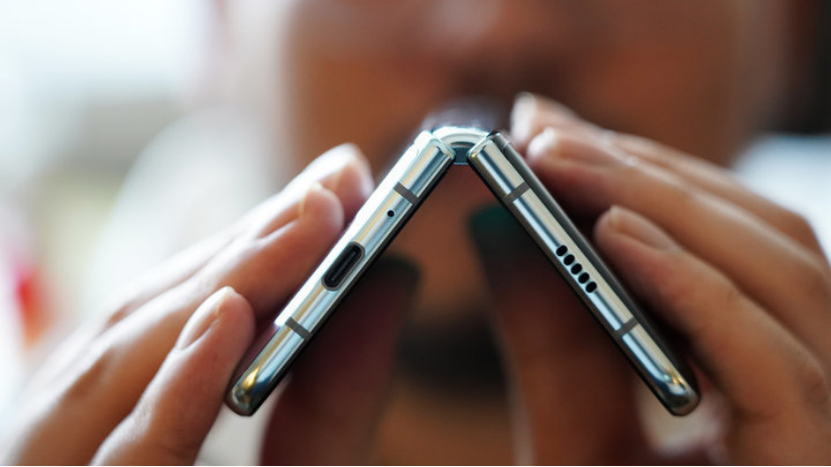 lg手机|LG的“卷轴”柔性屏，技术可期，前景未卜？