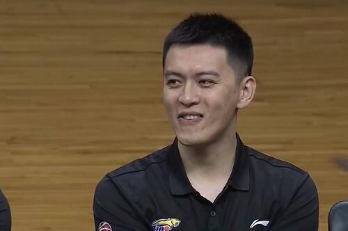 郭艾伦吴前互爆2 1,杨鸣苦笑,辽篮8-3开局后被打14-3