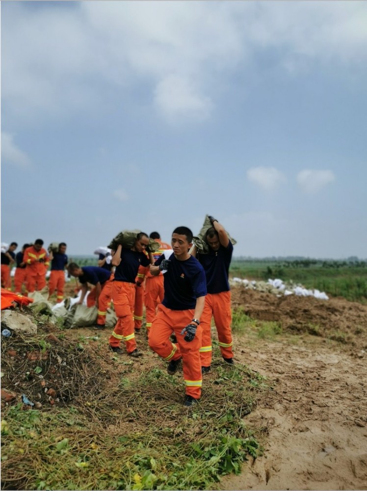 唐青海|抗洪一线的北京消防“兵王”：我们守住了大堤，护住了百姓