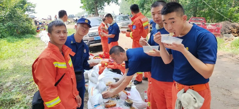 唐青海|抗洪一线的北京消防“兵王”：我们守住了大堤，护住了百姓